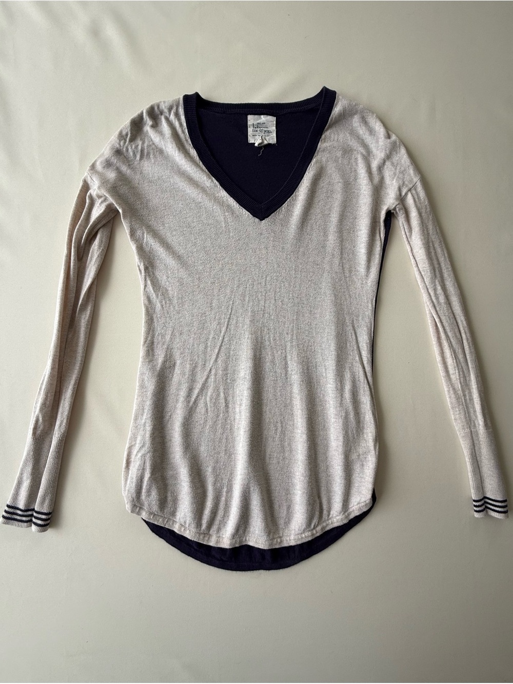 Between Me & You Colorblock V Neck Sweater XS Beige Navy Cotton Rayon